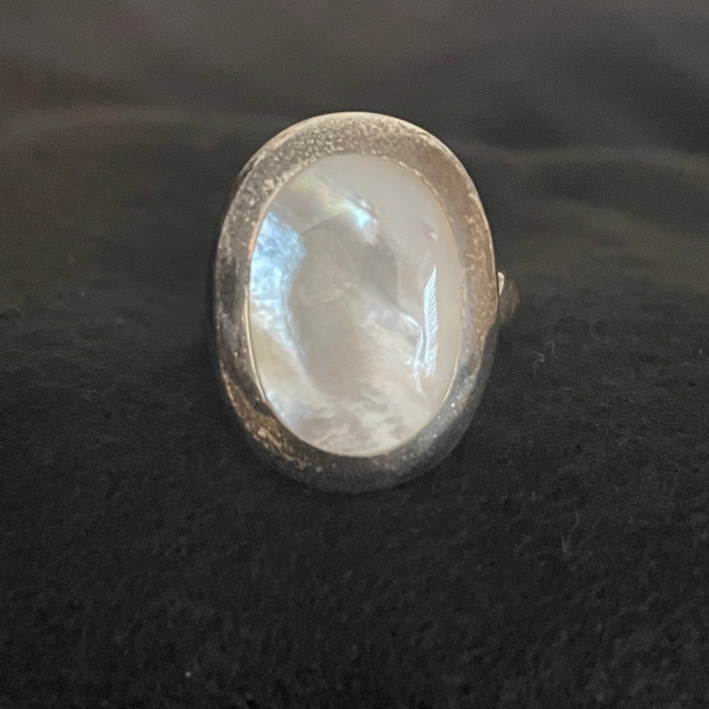 Women’s ring.